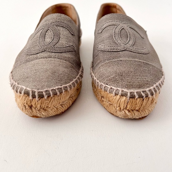 CHANEL | CC Logo Cap Toe Gray Denim Espadrille Loafer Slip On EU 35 - Picture 3 of 12